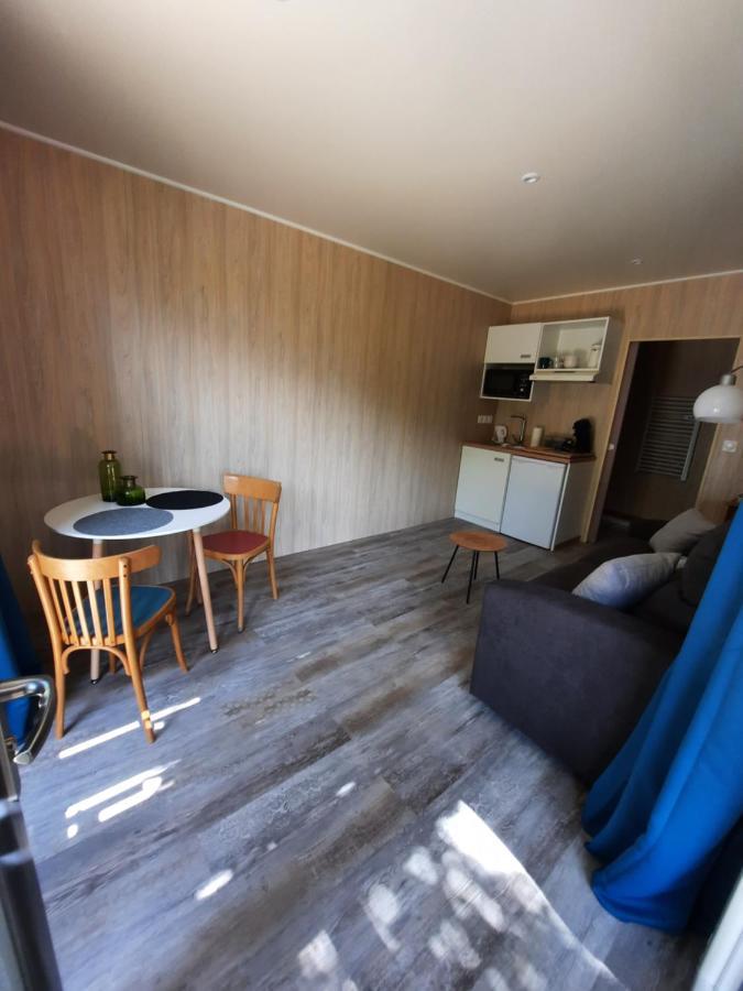 Le Lodge Des Chenes Brousses-et-Villaret Eksteriør bilde