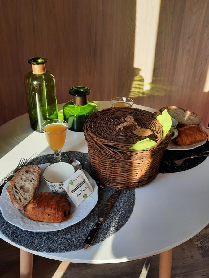 Le Lodge Des Chenes Brousses-et-Villaret Eksteriør bilde