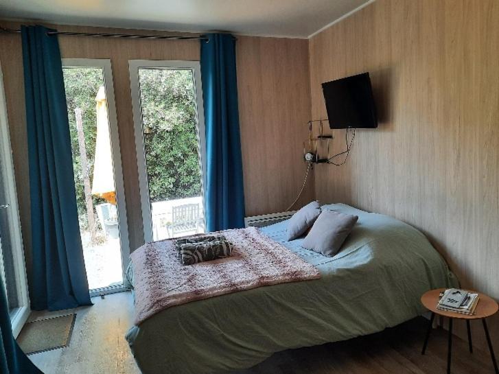 Le Lodge Des Chenes Brousses-et-Villaret Rom bilde
